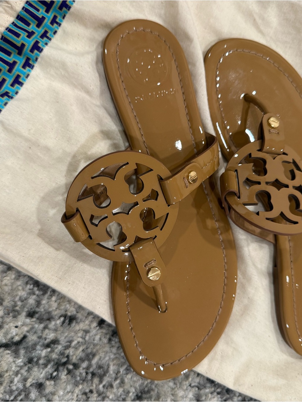 Tory Burch Caramel Patent Leather Logo Thong Sandals - Picture 3 of 5